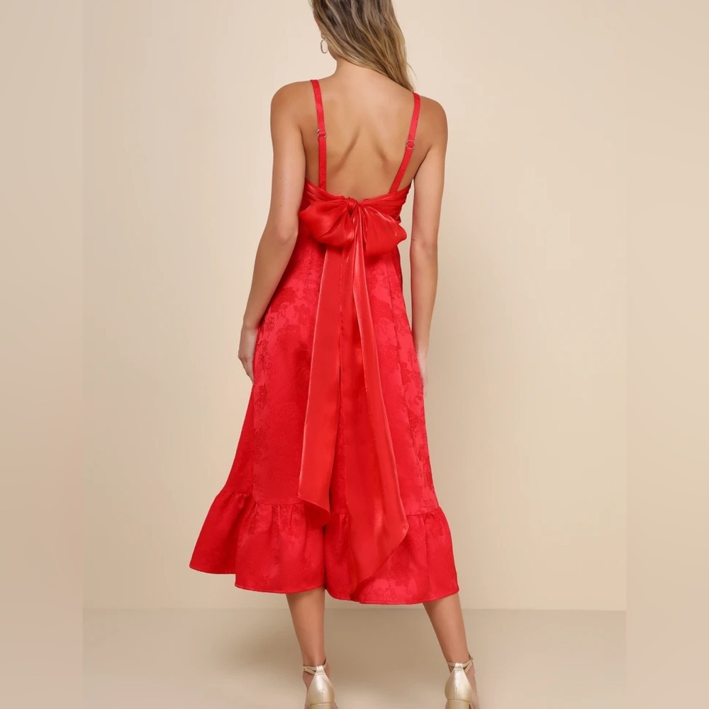 Lulu Major Perfection Red Floral Jacquard Midi Dress with Pockets - Picture 2 of 5